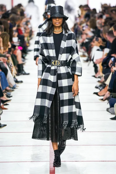 Look 37